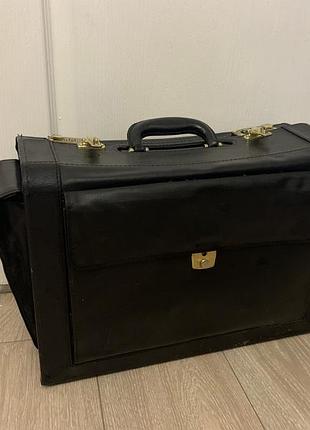 Антикварный чемодан