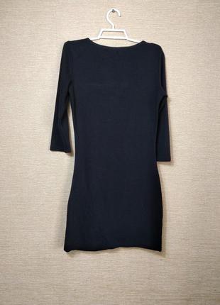 Черное платье-миди в рубчик с драпировкой6 фото