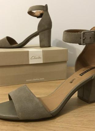 Оригинальные босоножки clarks из натуральной замши