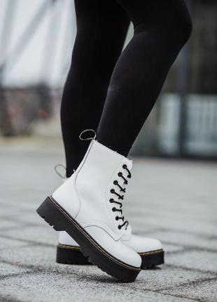 Dr.martens jadon white/black білі жіночі зимові черевики мартінс з хутром і замком розпродаж 36 жіночі білі зимні ботінки мартінси розпродаж2 фото