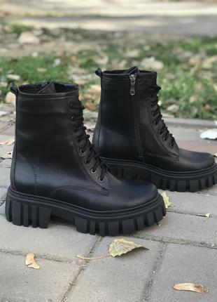 Стильні зимові черевички з натуральної шкіри чорного кольору.2 фото
