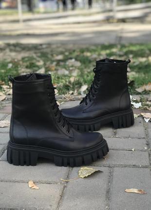 Стильні зимові черевички з натуральної шкіри чорного кольору.4 фото