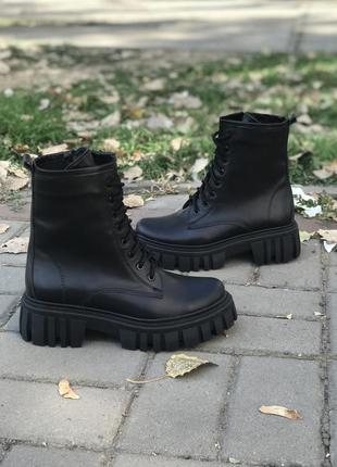 Стильні зимові черевички з натуральної шкіри чорного кольору.6 фото