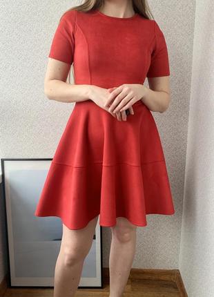 Платье, красное, пышное, замшевое3 фото