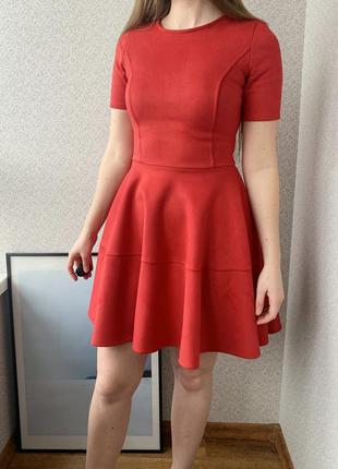 Платье, красное, пышное, замшевое2 фото