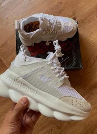 Стильные кроссовки