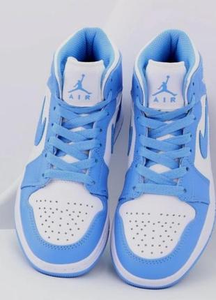 Стильні кросівки