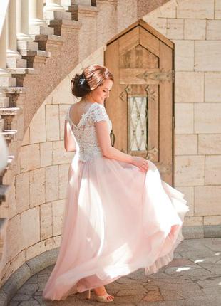 Пудровое плаття на випускний