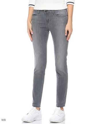 Серые джинсы женские lee scarlett зауженные светло-серые джинсы