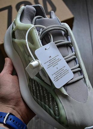 Чоловічі кросівки adidas yeezy 700 v3 white/grey/green неонові. фото в живу. топ топ6 фото