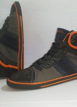 Високі легкі кеди на шнурівці снікерси mountain warehouse