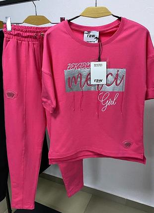 Нереально стильный малиновый костюм,летне- весенний.