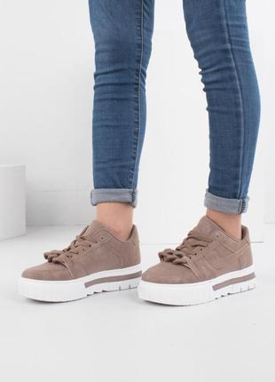 Стильные бежевые коричневые замшевые кроссовки кеды на платформе толстой подошве с цепью цепочкой модные кроссы