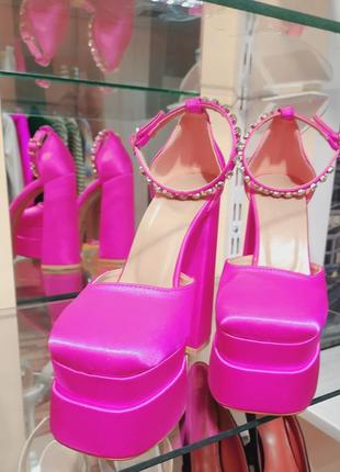 Самые модные туфли в стиле versace bratz
