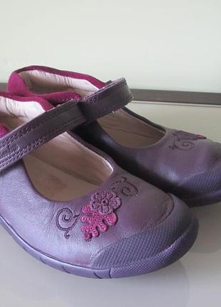 Нові шкіряні черевички clarks, р. 27