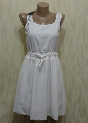 Біле ошатне плаття з перфорацією, р. 8