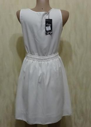 Белое нарядное платье с перфорацией, р.84 фото