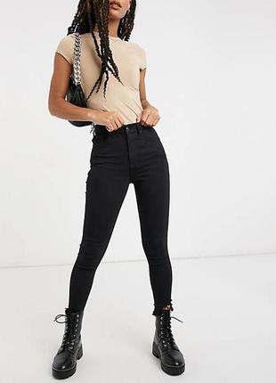 Чорні джинси скінні