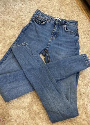 Джинси скіні