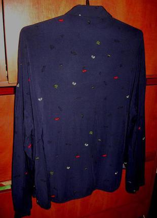 Рубашка oversized с принтом темно-синяя3 фото