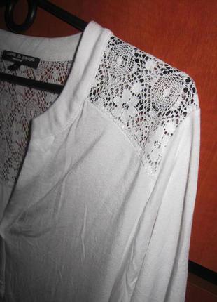 Блуза с кружевом трикотаж белая3 фото
