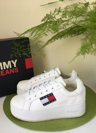 Кроссовки кожаные оригинал tommy hilfiger гг.40