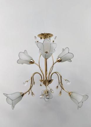 Крупная люстра на 6 плафонов