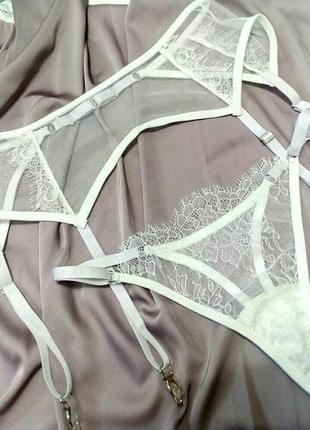 Спокусливий комплект пояс і стрінги adel