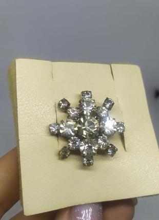 Брошь снежинка