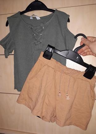 Классный комплект вещей девочке топ с открытыми плечами в рубчик лапша шорты