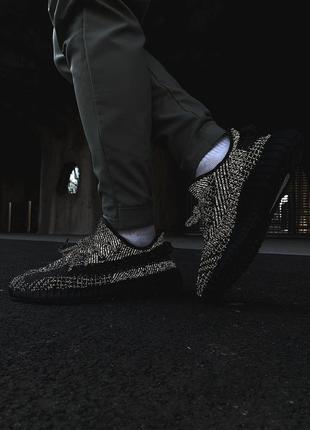 Кроссовки adidas yeezy boost 350 v2 black (повний рефлектив)2 фото