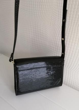 Маленькая лакированная сумочка h&m клатч длинный ремешок5 фото