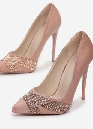 Нарядні туфлі на шпильці