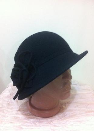 Фетровая шляпа с маленькими  ассимитричными полями цвет чёрный
