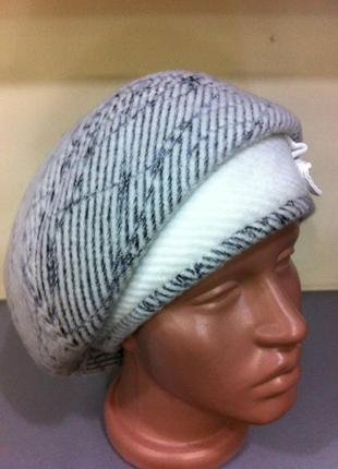 Женский  берет из шерстяного драпа в полоску