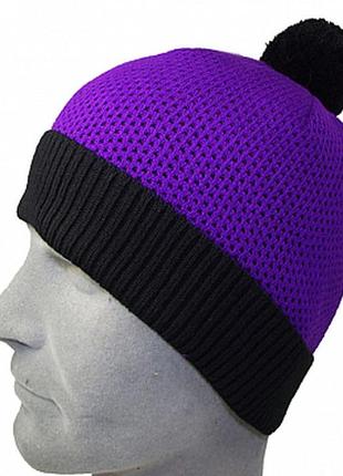 Шапка в спортивном стиле с бубоном  унисекс  цвет черный + фиолетовый