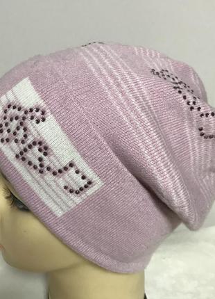 Молодіжна трикотажна шапочка з відворотом колір рожевий1 фото