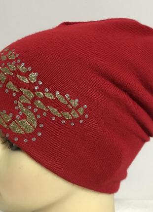 Демісезонна червона шапочка з позолотою1 фото