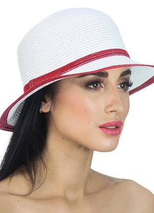 Річна капелюх з невеликими полями колір білий з червоною обробкою