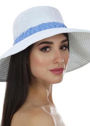 Женская шляпа небольшие моделируемые поля цвет белый с голубым1 фото