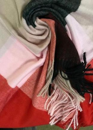 Платок шарф с бахромой в клетку 113х105 см трехцветный1 фото