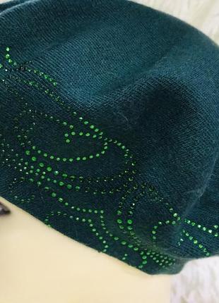 Женский зелёный шерстяной гладкой вязки берет-шапка1 фото