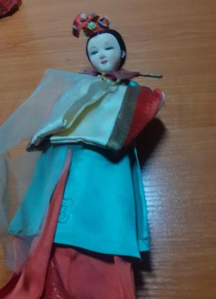 Винтажная кукла .в национальной одежде  кореи. винтаж 60г.