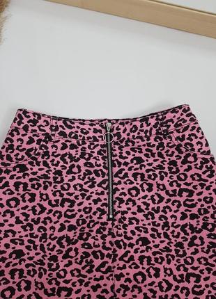 Трендовая джинсовая юбка розовая в анималистичный леопардовый принт2 фото