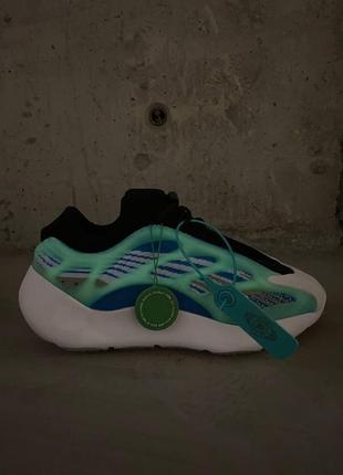 Чоловічі кросівки adidas yeezy boost 700 v3 kyanite весна-осінь-літо. фото в живу. топ (кросівки адідас)4 фото