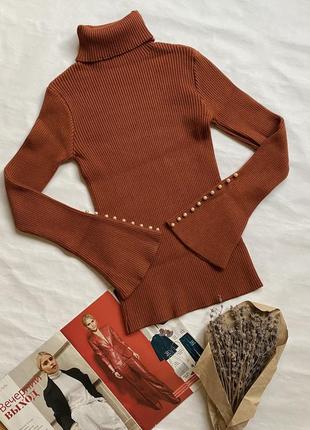 Красивый гольф в рубчик.