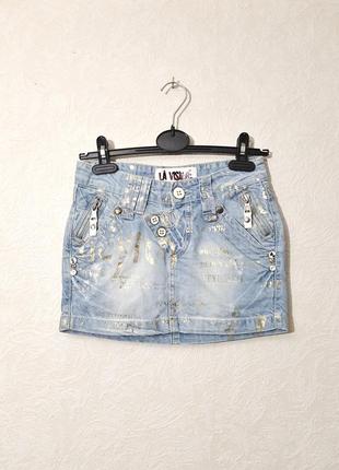 Оригинальная брендовая юбка джинсовая голубая с молниями и золотистыми словами мини женская коттон3 фото