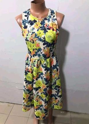Сукня довжини міді з квітковим принтом1 фото