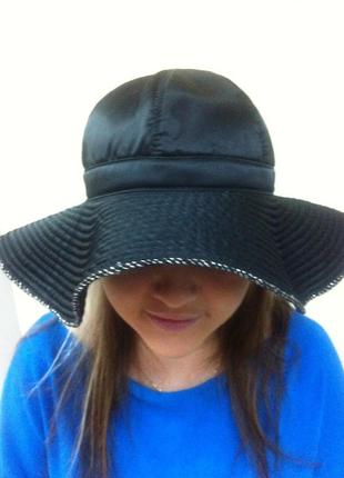 Елегантний капелюшок з великими м'якими полями з плащової тканини4 фото
