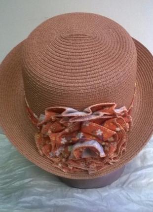 Изящная женская  летняя шляпка   из рисовой соломки с композицией  розы .5 фото